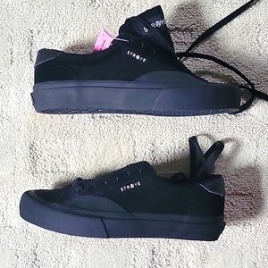 Brand new Straye Unisex Sneakers